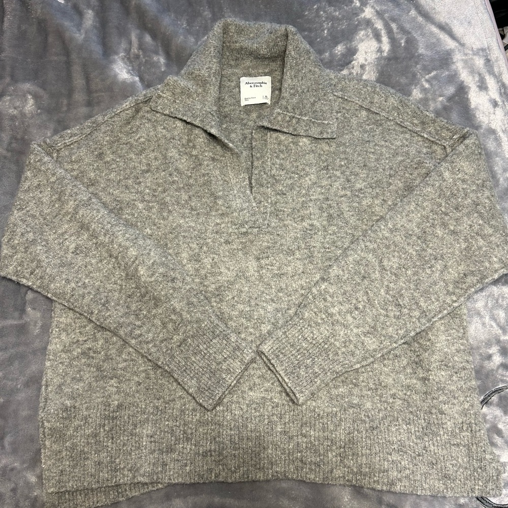Worn a handful of times! Abercrombie & Fitch Boucle Notch-Neck Sweater Polo XL